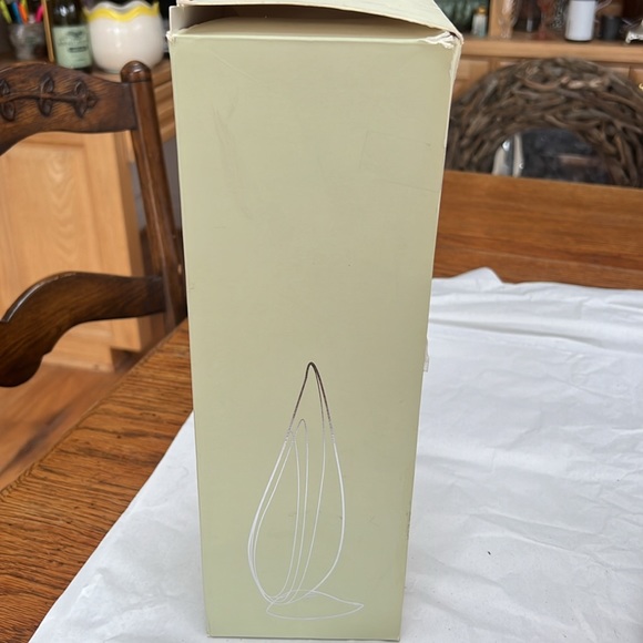 DoTERRA Lotus Diffuser - Picture 8 of 13